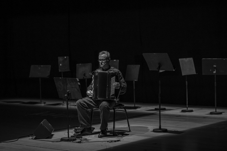 Είδαμε το αιρετικό, κουίρ έργο «Monsieur Vénus» από την Εναλλακτική Σκηνή