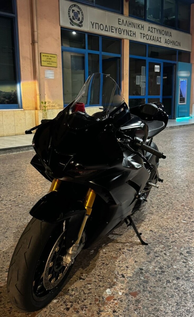 Οδηγός έτρεχε με 240 χλμ/ώρα - Ταυτοποίησαν τον 37χρονο από τα βίντεο που ανέβαζε στα social