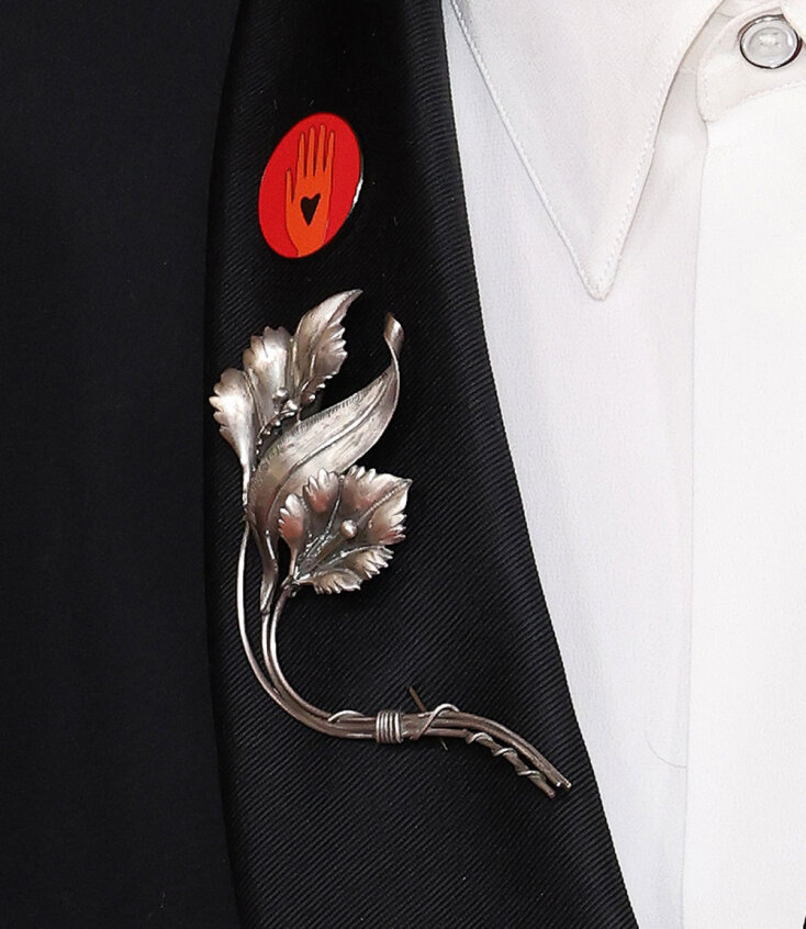 Κόκκινο pin σε σχήμα παλάμης