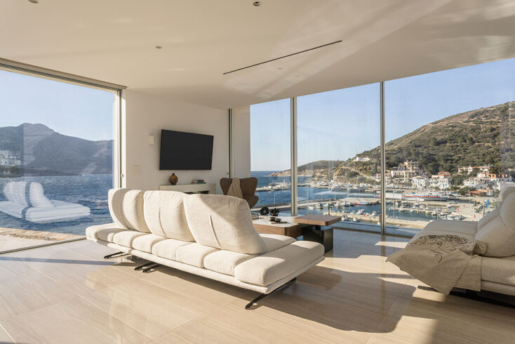 M House, Ελλάδα