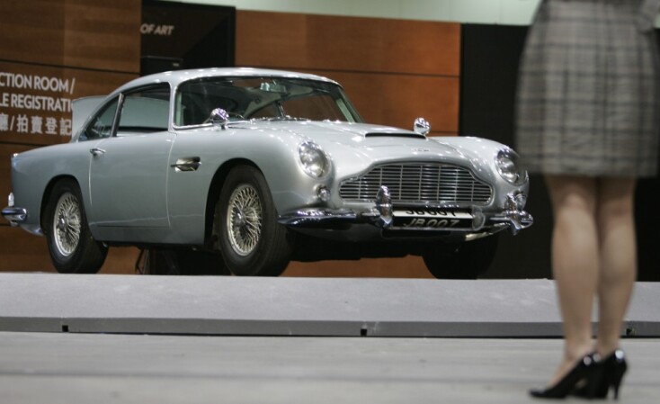 Η θρυλική Aston Martin DB5 που οδηγούσε ο Σον Κόνερι ως Τζέιμς Μποντ στις ταινίες «Goldfinger» και «Thunderball»