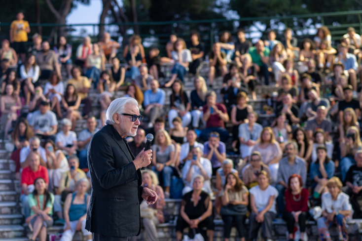 Ο Χάρβεϊ Καϊτέλ στην έναρξη του Athens Open Air Film Festival - Τίμησε τον Θόδωρο Αγγελόπουλο 32 χρόνια μετά την ταινία «Το Βλέμμα του Οδυσσέα».