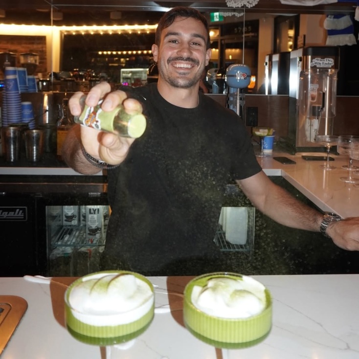 Οι δύο Έλληνες του Μόντρεαλ που έκαναν viral το Freddo Matcha