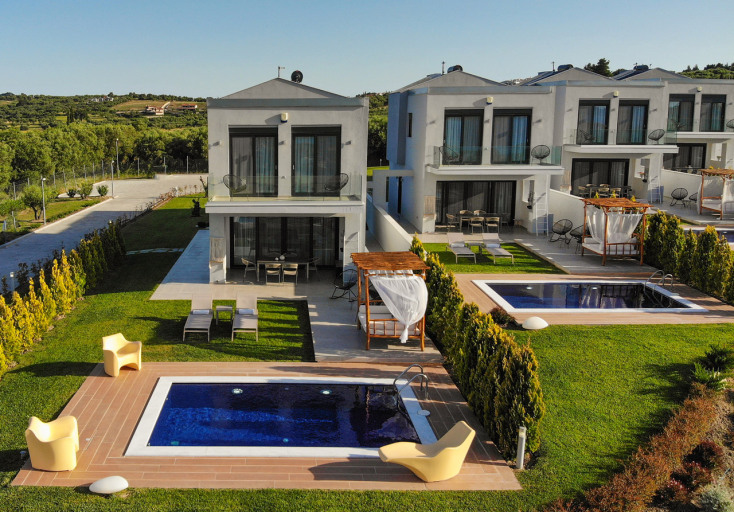 premium_private_pool_garden