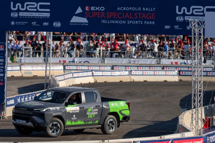 hilux_bev_clean_mountains_1