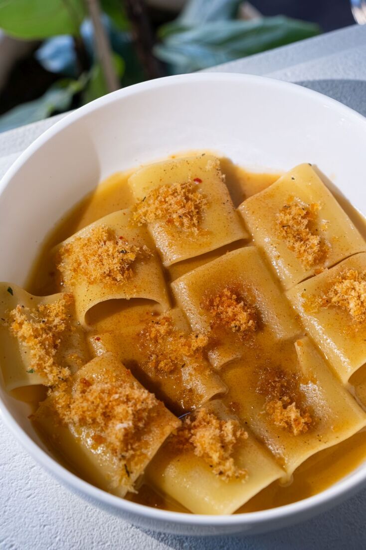 Paccheri σε ζωμό κακαβιάς από πετρόψαρα, πούδρα από πετρόψαρα και αρσενικό Νάξου