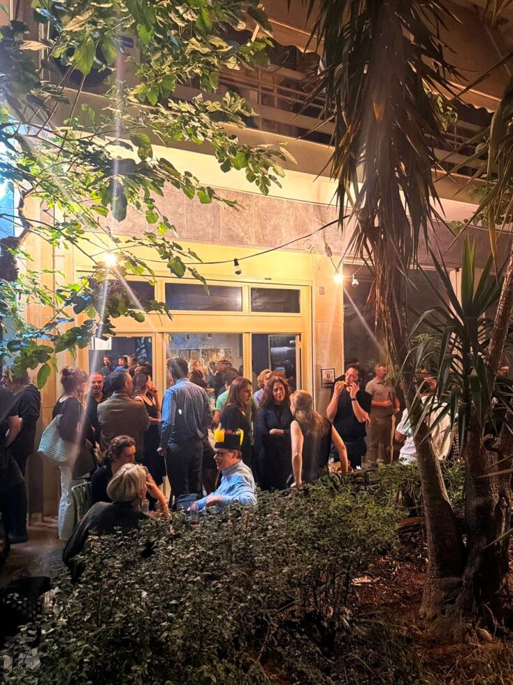 Λέγεται Διεθνές και είναι το μπαρ που μας βγάζει στην Πλατεία Αμερικής