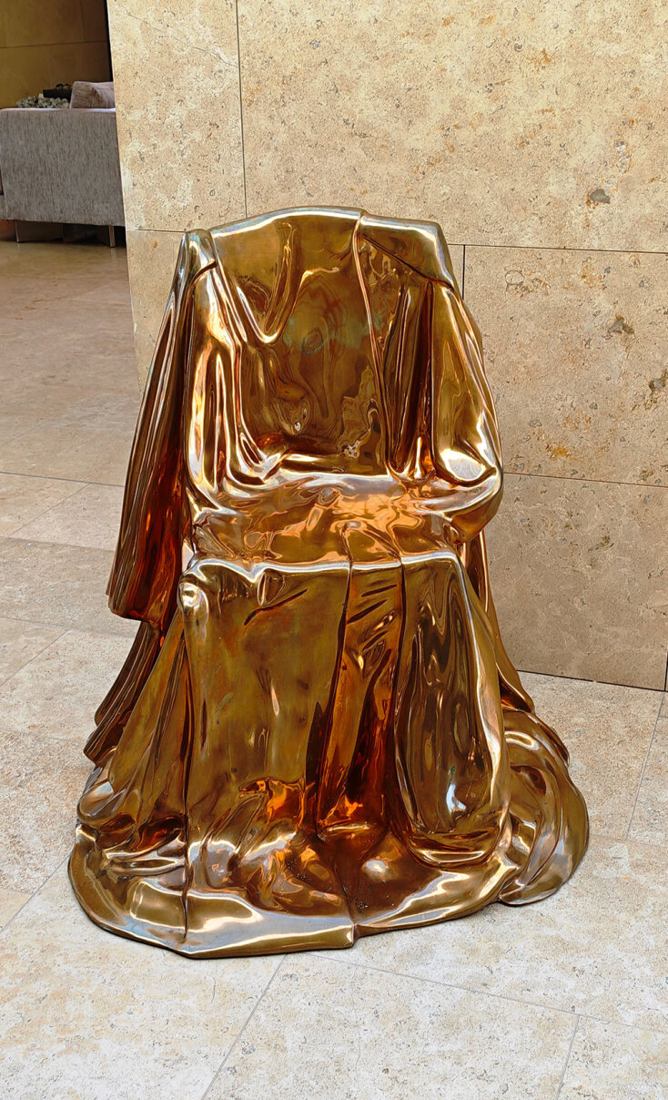 Τhe Gold Cloth, έργο της Μαρίνας Καρέλλα