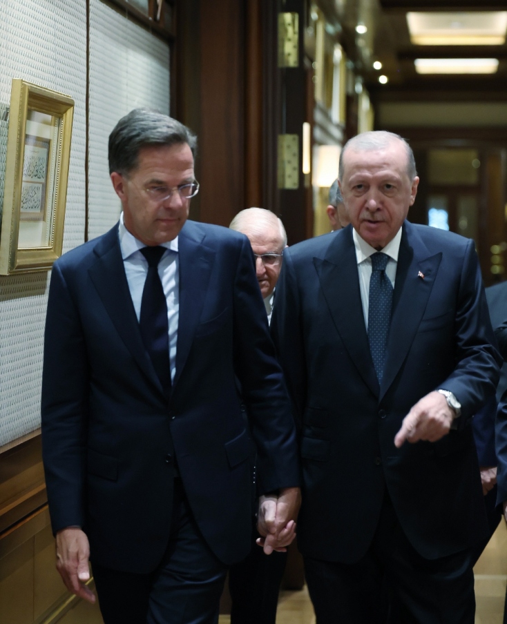 Χέρι - χέρι Ερντογάν και Ρούτε: η πιο συζητημένη φωτογραφία αυτής της Συνόδου του ΝΑΤΟ
