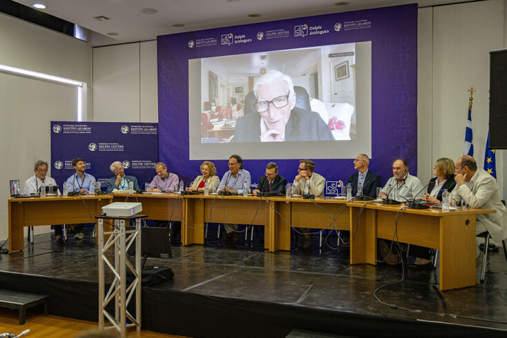 Στρογγυλή Τράπεζα © Πάνος Πραγιάννης
