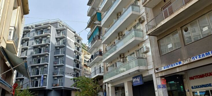 Πόλεμος ευθυνών για το λουκέτο στον ξενώνα για άστεγους χρήστες