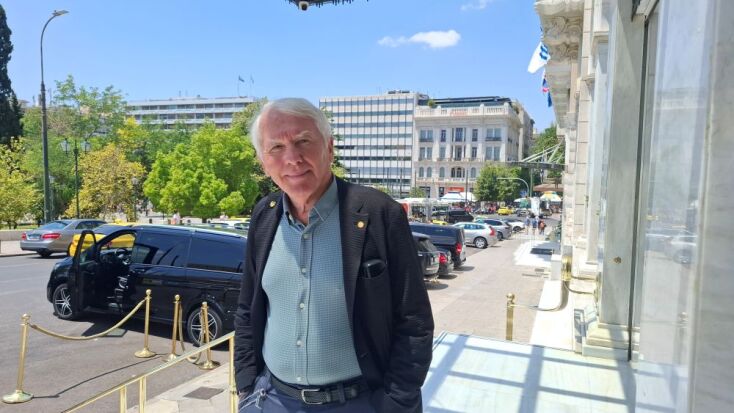 Στο σύμπαν του Δημήτρη Νανόπουλου: Να αυτοκτονήσω ή να φτιάξω καφέ;
