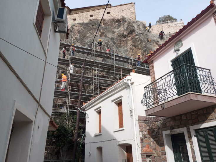 Από τις εργασίες στερέωσης των πρανών στον βράχο της Πέτρας