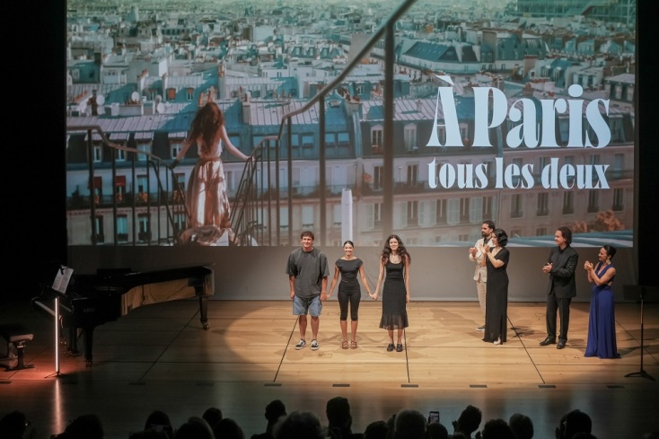 À Paris tous les deux: Πέντε ιστορίες έρωτα και θανάτου στην Πόλη του Φωτός