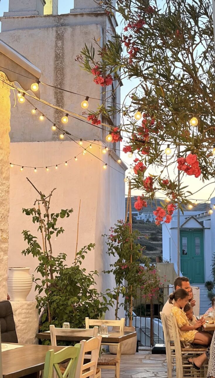 Χορεύτρα