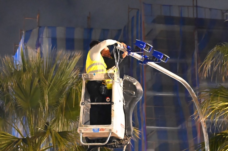 Τοποθετήθηκαν οι 388 κάμερες στα φανάρια της Αττικής που θα «πιάνουν» όσους περνάνε με κόκκινο