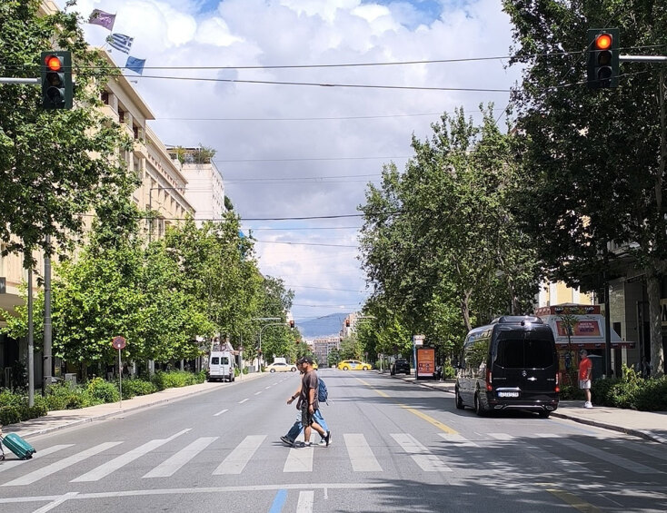 Οδηγώντας στις άδειες πόλεις το καλοκαίρι: Τι πρέπει να προσέχουν οι οδηγοί