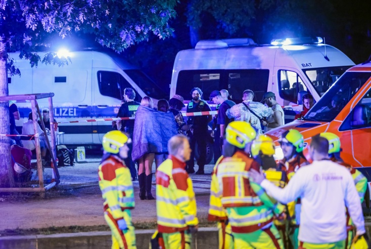 Ένας άνθρωπος σκοτώθηκε και 16 τραυματίστηκαν όταν βαν έπεσε σε πλήθος στο Pride του Βερολίνου - Οι αρχές διεξάγουν έρευνα.