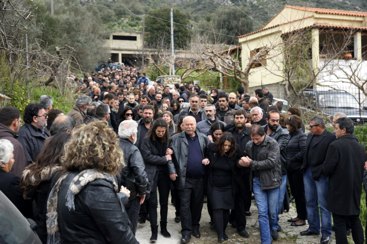 17/03/2015 | Από την κηδεία του 20χρονου Βαγγέλη Γιακουμάκη, φοιτητή της Γαλακτοκομικής Σχολής Ιωαννίνων, στο Σελλί Ρεθύμνου, στις 17 Μαρτίου 2015