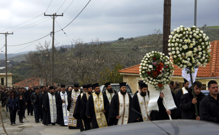 17/03/2015 | Από την κηδεία του 20χρονου Βαγγέλη Γιακουμάκη, φοιτητή της Γαλακτοκομικής Σχολής Ιωαννίνων, στο Σελλί Ρεθύμνου, στις 17 Μαρτίου 2015