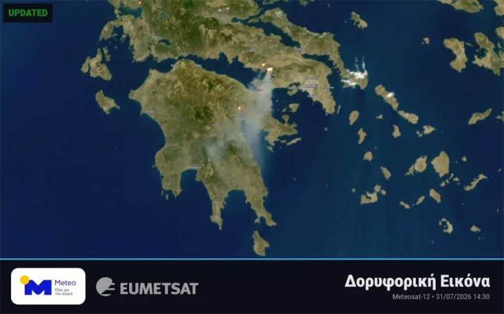Δορυφορική εικόνα από τη φωτιά στη Βοιωτία δείχνει την πορεία του καπνού μέχρι τη Λακωνία και τη Μεσσηνία