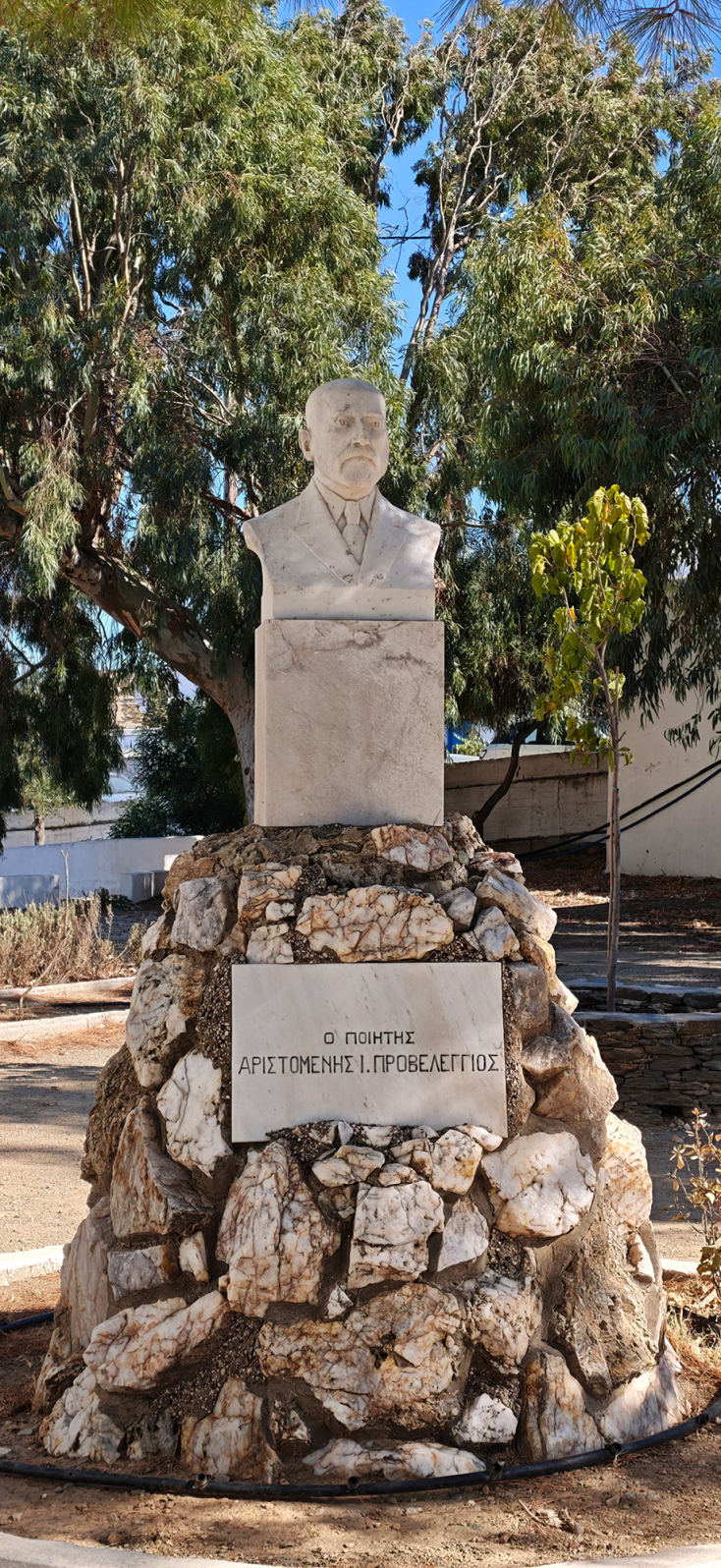Η προτομή του Α. Προβελέγγιου, έργο του Γιαννούλη Χαλεπά