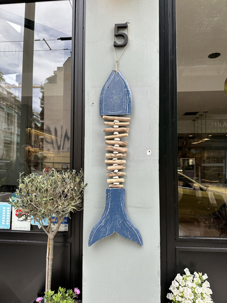 Η διακόσμηση έξω από το Cookaki