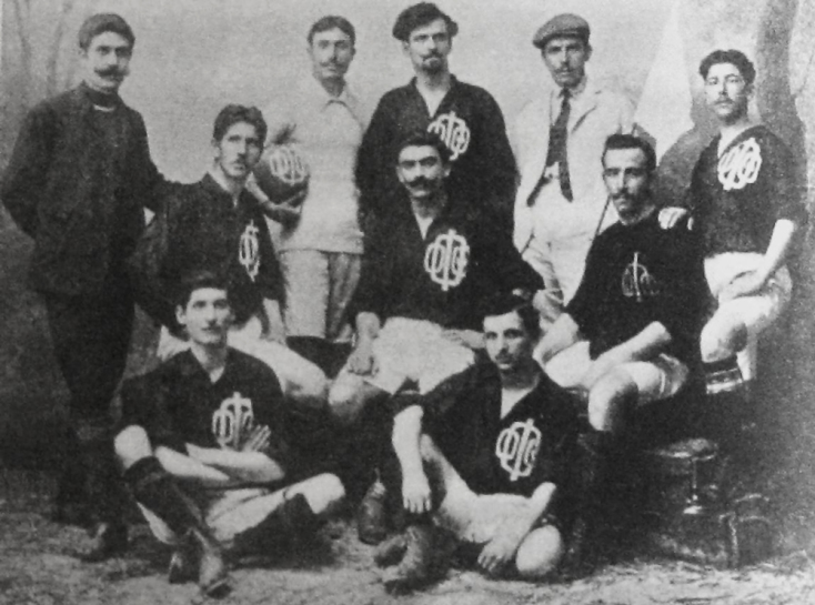 Η ποδοσφαιρική ομάδα της Θεσσαλονίκης, στελεχωμένη από μέλη του Ομίλου Φιλομούσων της πόλης