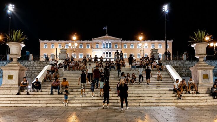 «Μένουν 6 ευρώ»: Γιατί η Αθήνα είναι μία από τις πιο δύσκολες πόλεις για να ζήσεις από τον μισθό σου 