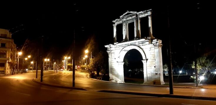 «Μένουν 6 ευρώ»: Γιατί η Αθήνα είναι μία από τις πιο δύσκολες πόλεις για να ζήσεις από τον μισθό σου 