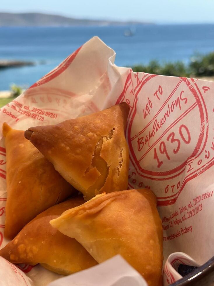 Το καλύτερο τριγωνικό τυροπιτάκι σε όλο το Λαύριο (και το Σούνιο)