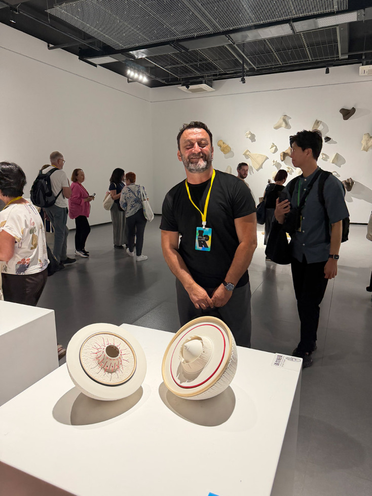 Ηλίας Χριστόπουλος -  International Ceramic Art Biennale 2026. Jingdezhen, Κίνα. Βραβείο πρωτοεμφανιζόμενου καλλιτέχνη