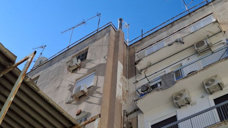 Κυψέλη: «Μέσα σε μία νύχτα άλλαξε η ζωή μας» – Οι κάτοικοι απέναντι στις ρωγμές του μετροπόντικα
