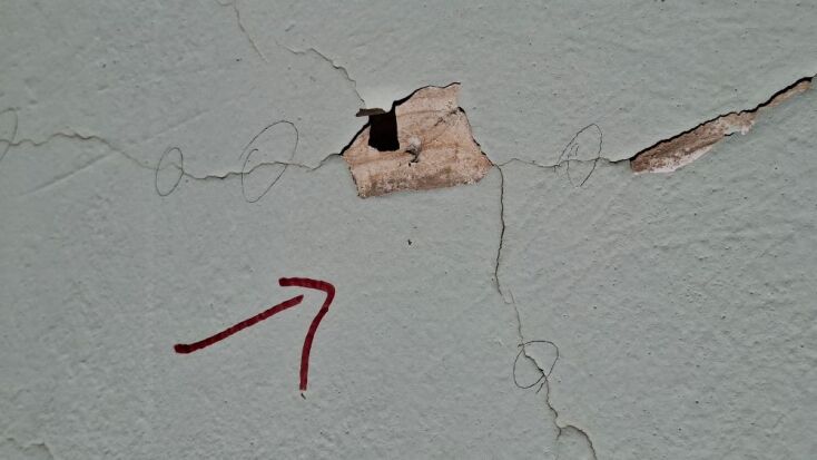 Κυψέλη: «Μέσα σε μία νύχτα άλλαξε η ζωή μας» – Οι κάτοικοι απέναντι στις ρωγμές του μετροπόντικα
