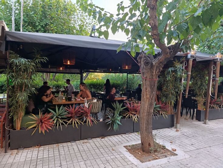 Το καλύτερο καφέ στην πλατεία Αγίου Ανδρέα στο Γαλάτσι