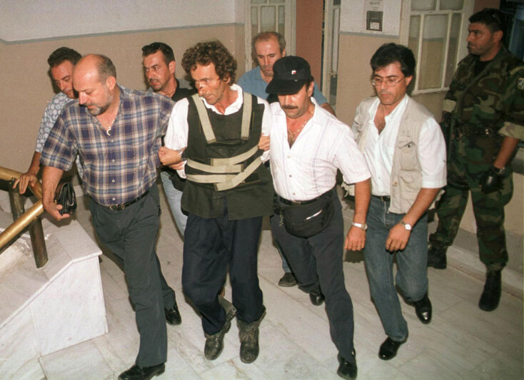 Ο Γιώργος Μεταξάκης οδηγείται στον εισαγγελέα μετά τη σύλληψή του για τη δολοφονία των τριών παιδιών του
