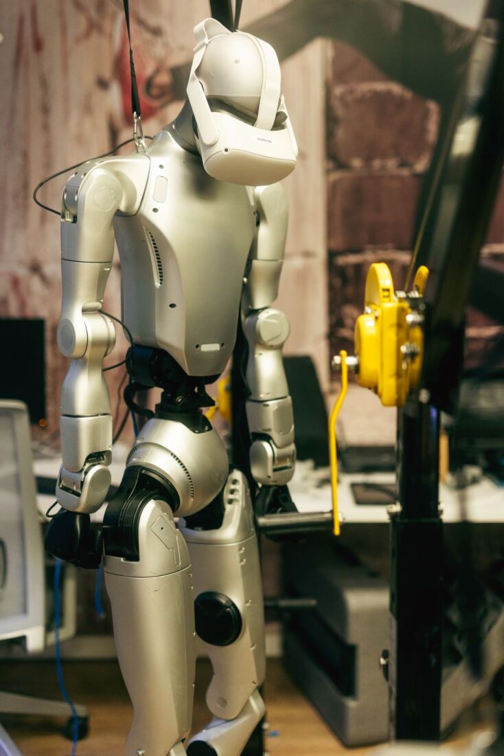 Μέσα στο EY Robotics Lab: Όταν η τεχνητή νοημοσύνη αποκτά χέρια και πόδια