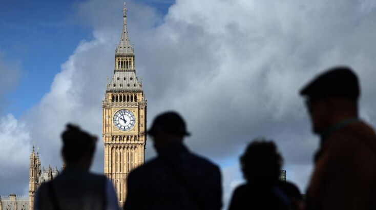 Ο Άντι Μπέρναμ ζητά επανεξέταση της σχέσης της Βρετανίας με την ΕΕ, αφήνοντας ανοιχτό το ενδεχόμενο δημοψηφίσματος για επανένταξη - Τα πιθανά σενάρια