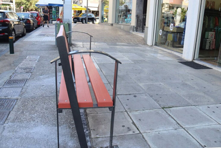 Το πρώτο παγκάκι «διπλής όψης» στον Άλιμο