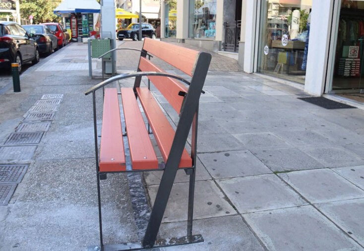 Το πρώτο παγκάκι «διπλής όψης» στον Άλιμο