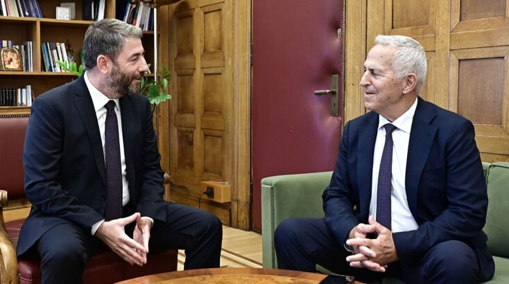 Στο ΠΑΣΟΚ ο Ευάγγελος Αποστολάκης – Οι δηλώσεις με τον Νίκο Ανδρουλάκη