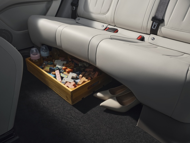 space_rear_underseat_storage