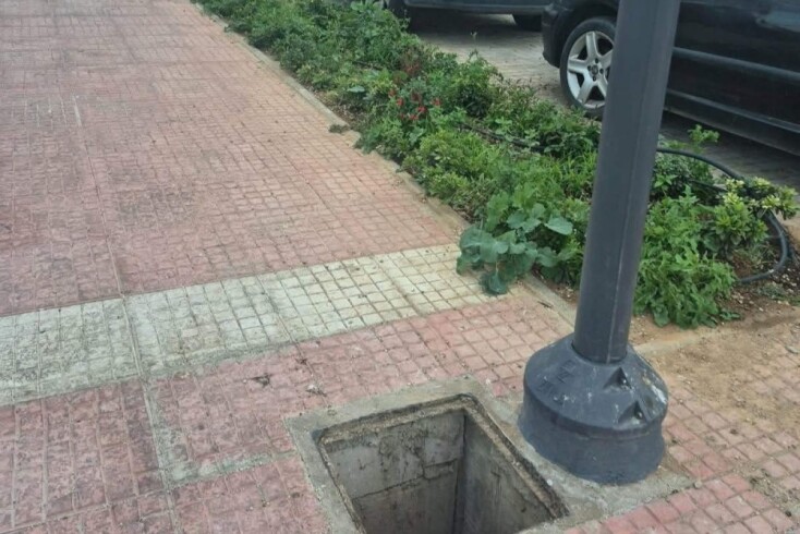 «Παγίδα» για τους περαστικούς τα φρεάτια χωρίς καπάκι στον Πειραιά
