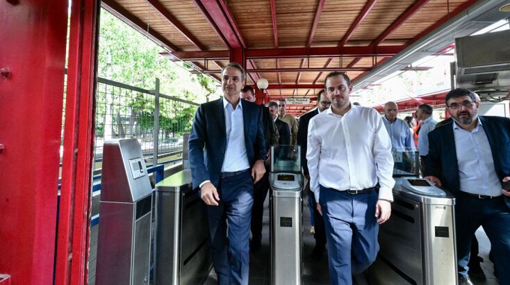 Στο δρομολόγιο της Γραμμής 1 ο Μητσοτάκης: «14 ανακατασκευασμένοι συρμοί στον Ηλεκτρικό»