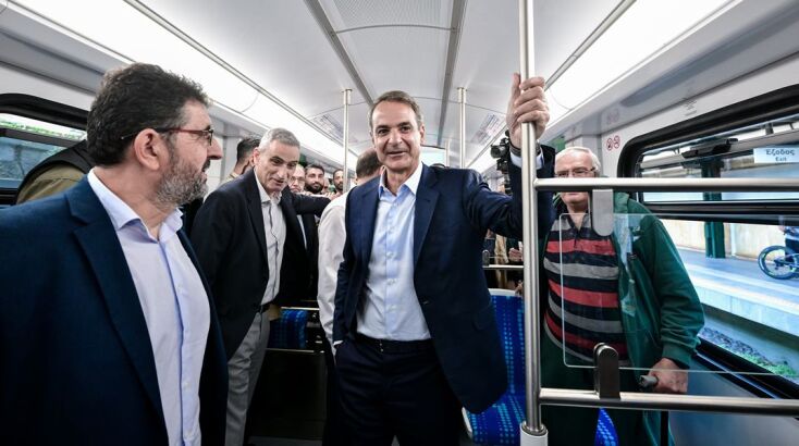 Στο δρομολόγιο της Γραμμής 1 ο Μητσοτάκης: «14 ανακατασκευασμένοι συρμοί στον Ηλεκτρικό»