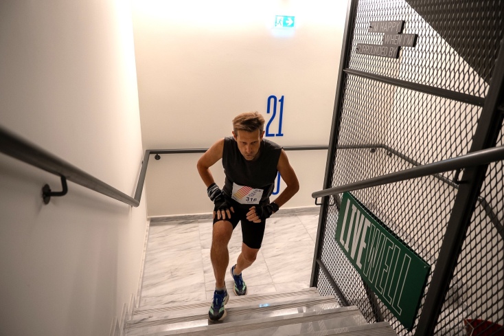 run_to_the_top_piraeus_tower_3