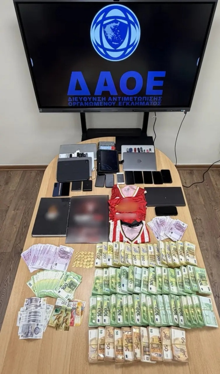 Η ανακοίνωση της ΕΛ.ΑΣ. για την υπόθεση των στημένων αγώνων μπάσκετ: έξι συλλήψεις και κατάσχεση 931.463 ευρώ, μαζί με ηλεκτρονικές συσκευές.
