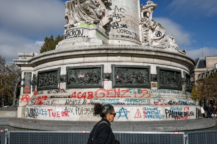 Η Γαλλία προετοιμάζεται για νέες διαδηλώσεις -  Σε ανάπτυξη 70.000 αστυνομικοί με ελικόπτερα και drones - Αλλαγή της διαδρομής της πορείας στο Παρίσι.