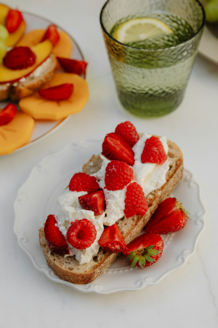 Cottage cheese με φρούτα