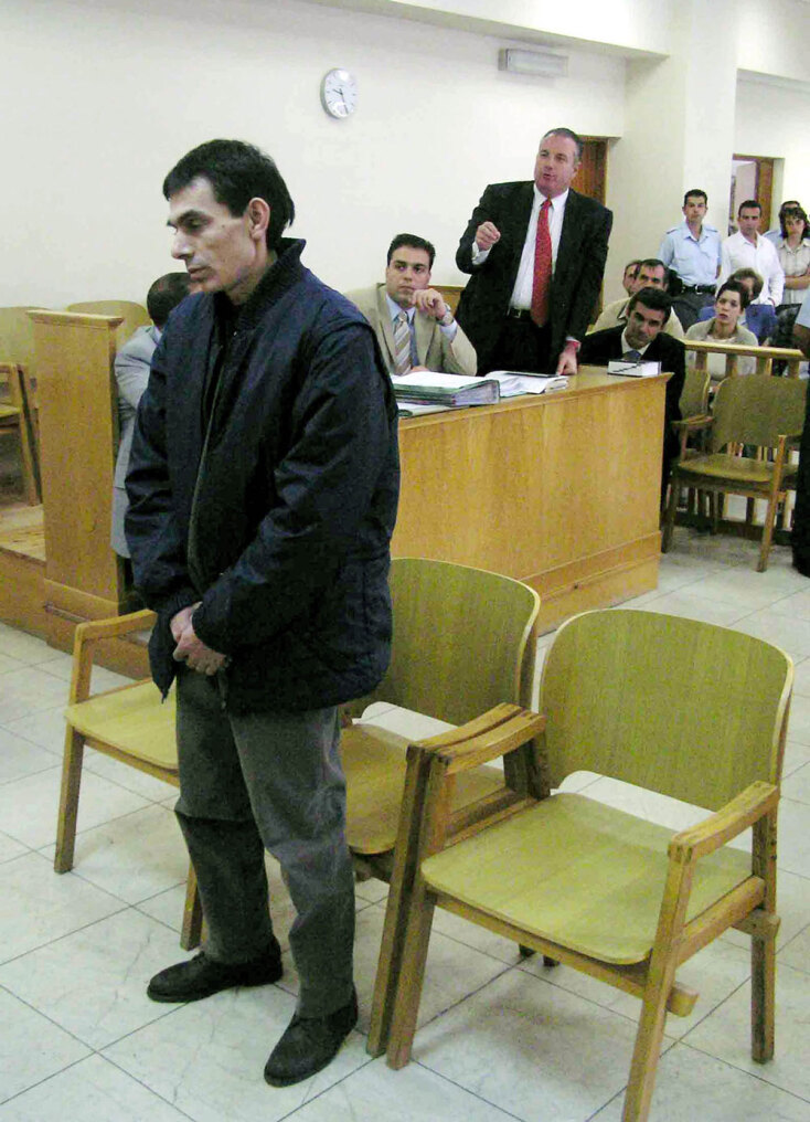 Ο δικηγόρος Κεχαγιόγλου στο Καρπενήσι, κατά την έναρξη της δίκης του Χρήστου Βουλγαράκη